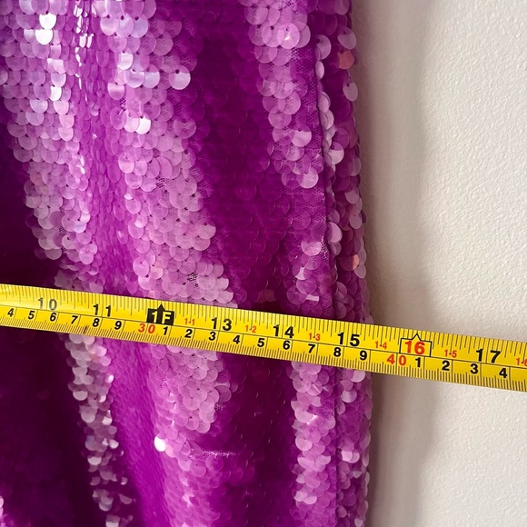 L’Agence Elora Mini Slip Dress in Orchid Sequins
Size 2 - Picture 8 of 10